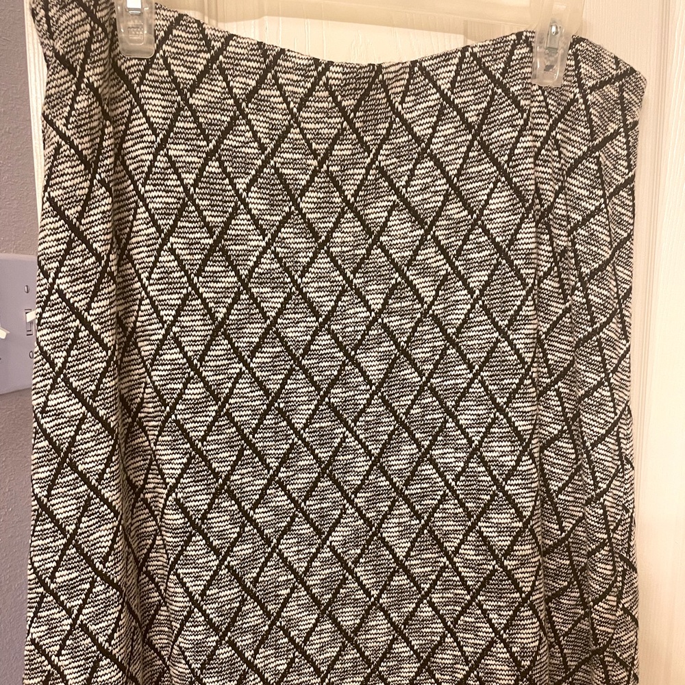 Margaret M skirt in black and cream